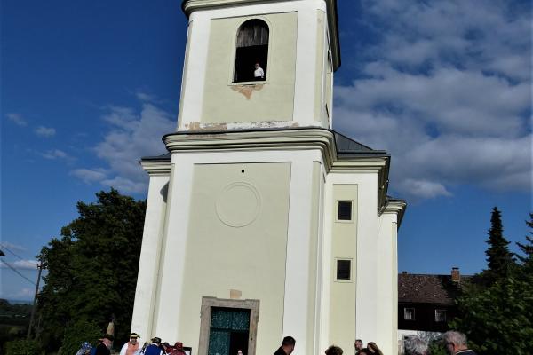 Kostel sv. Linhart, Hlavice