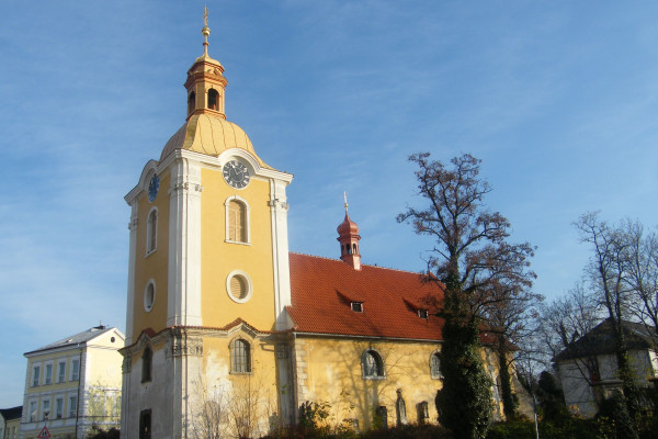 Kolín V, kostel sv. Víta, Zálabí, 2012 na web.jpg
