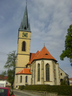 Děkanský kostel sv. Petra a Pavla v Ledči nad Sáz.