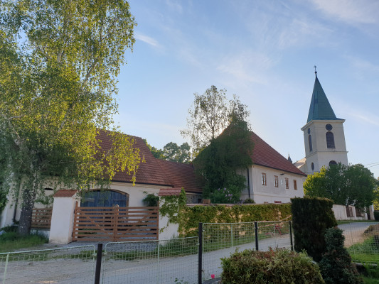 Kostel, fara / Autor fotografie: Rudolf Hušek
