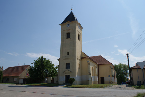 Strachotín, kostel sv. Oldřicha a sv. Metoděje