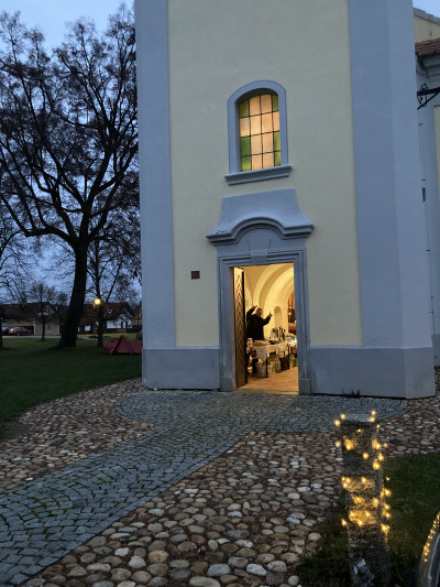 Zvikovecky kostel / Koncerty, přednášky, svatby, to vše již zažil náš kostel. / Autor fotografie: Michaela Pěnkavová 