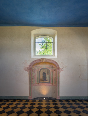 kaple - severní výklenek, sv. Benedikt / Pohled na severní výklenek s postavou sv. Benedikta / Autor fotografie: PKučera Photography