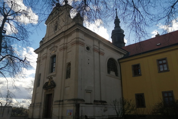 2019 Tuchoměřice - kostel sv. Víta (1) web.jpg
