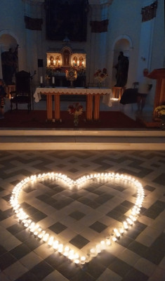 Kostel za svitu svíček / Autor fotografie: Jana Schindlerová