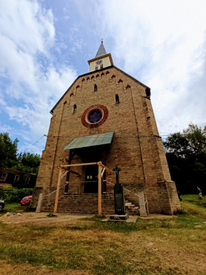 Staré Hamry, Kostel sv. Jindřicha