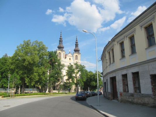 Kvasice, kostel Nanebevzetí Panny Marie a sv. Jana Nepomuckého