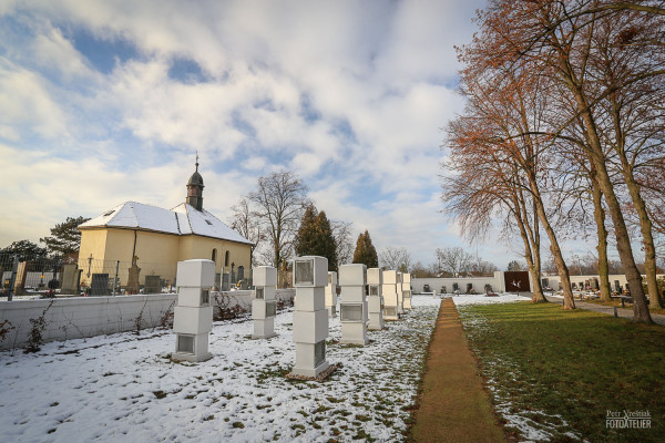 Pátek, kostel sv. Vavřince, hřbitov / Autor fotografie: Petr Vrestiak