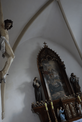 Interiér kostela, perspektiva srovnána podle kříže / Autor fotografie: Jiří Ptáčník