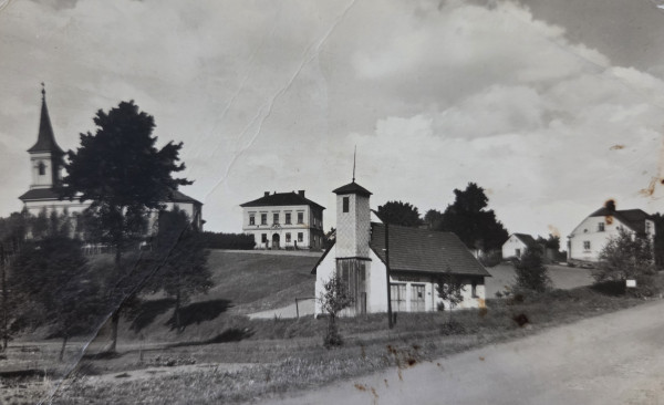 Kostel sv. Jana Křtitele / Dobová fotografie kostela sv. Jana Křtitele / Autor fotografie: Kostela svatého Jana Křtitele