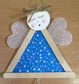 Andělíček z dřevěných špátlíček