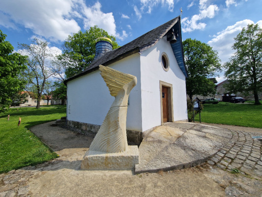 Kamenné Žehrovice, kaple Jména Panny Marie.jpg