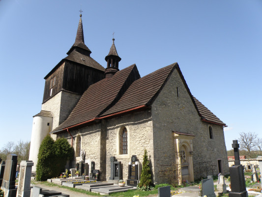 Březina, kostel sv. Vavřince, hřbitov