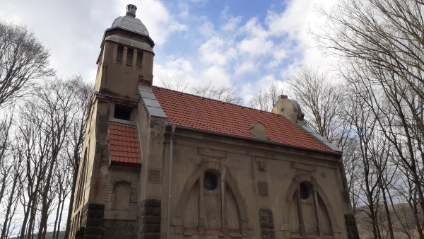 Kaple Botschen  na jaře v roce 2022 / Stav kaple na jaře v roce 2022 / Autor fotografie: JB