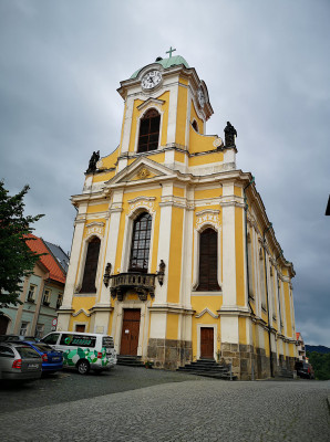 Kostel sv. Petra a sv. Pavla / Kostel byl dostaven roku 1772 Jezuity z Liběšic. Je kulturní památkou ČR.