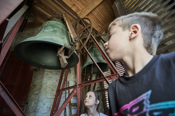 Věž a zvony v kostele sv. Václava v Ochozi / Autor fotografie: Richard Bouda