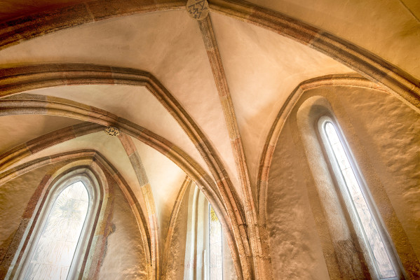 Gotická klenba presbytáře / Kostel sv. Barbory má jedinečné architektonické řešení presbytáře z konce 13. století