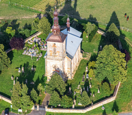 foto kostela / letecký snímek