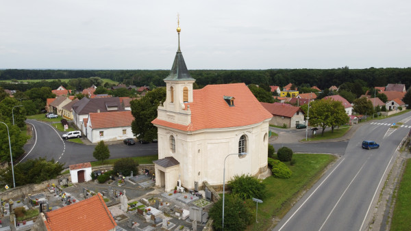Velenka, kostel sv. Petra v okovech
