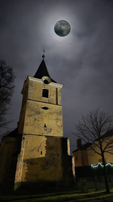 kostel sv. Petra a Pavla v Řevničově / Autor fotografie: Jiří Linc