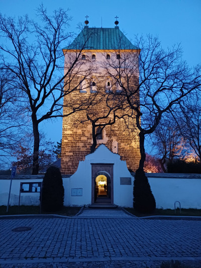 Kostel svatého Bartoloměje (Kyje) - P14 / srdečně zveme - pojďte a vstupte / Autor fotografie: Marek Šíma