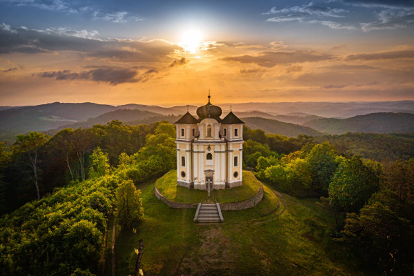 Smolotely-Maková Hora, kostel sv. Jana Křtitele a P. Marie Karmelské