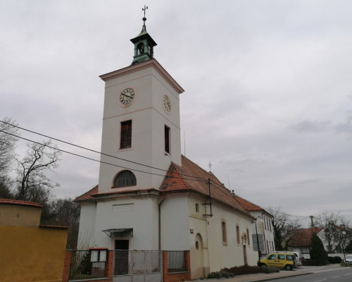Veltrusy, kostel Narození sv. Jana Křtitele / pohled na kostel