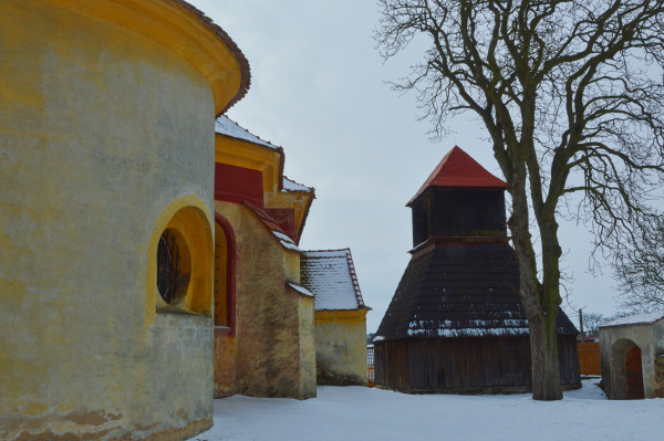 Kostel sv. Štěpána ve Skřivani, zvonice / Autor fotografie: Ludmila Křížová