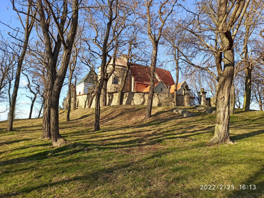 Hradešín, kostel sv. Jiří