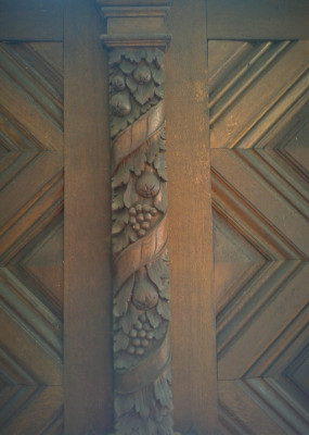 Detail vyřezávané légy vstupních dveří / Autor fotografie: neznámý autor - poč.20.stol.