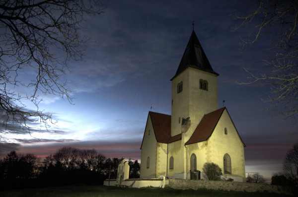Noční Chvojen  / Kostel sv. Jakuba a Filipa na Chvojně  / Autor fotografie: David Kočí