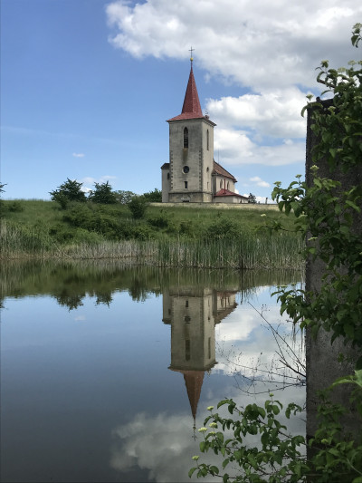 Běrunice-Vlkov nad Lesy, kostel Narození sv. Jana Křtitele