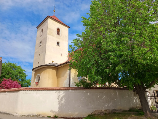Lažánky u Veverské Bítýšky, kostel Nejsvětější Trojice