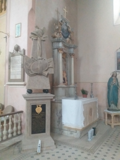 Sv. Petr a Pavel Svojšín / interiér - pravý boční oltář (barokní, před restaurováním)