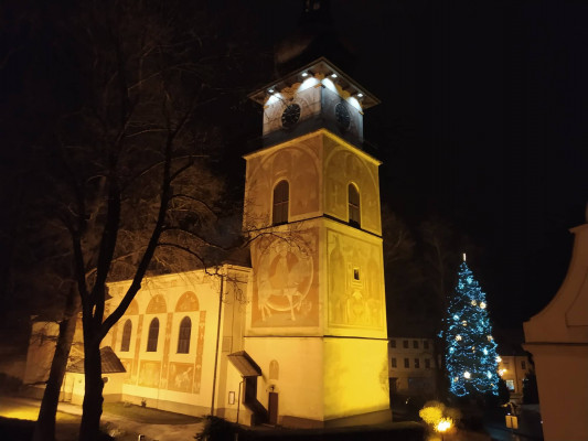 Kostel svaté Kunhuty / Kostel svaté Kunhuty je nejstarší architektonickou památkou v Novém Městě na Moravě. Nachází se na Vratislavově náměstí a je farním kostelem zdejší farnosti.