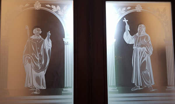Sv. Cyril a metoděj - vitráž dveří / Autor fotografie: Lenka Dragúňová