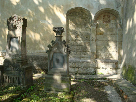 Kostel sv. Linharta v Cítově / Pohled na románské oblouky - jižní fasáda