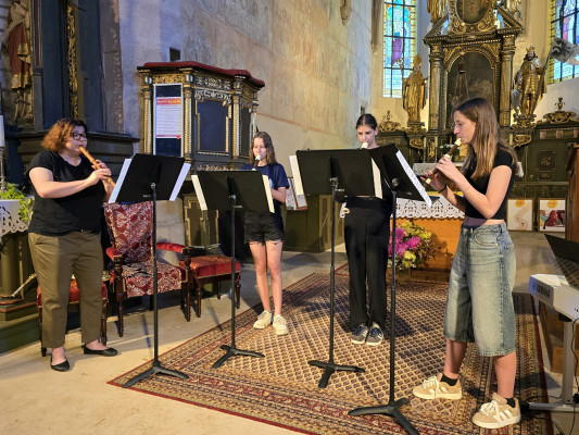 Starý Plzenec, kostel Narození Panny Marie, Malá Strana