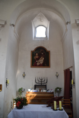 Kaple 3 / Interiér - oltář