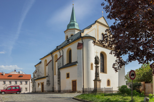 Kostel sv. Michaela a P. Marie Věrné / Farní kostel