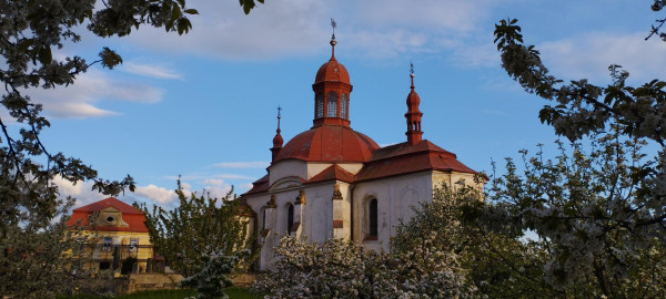 Kostel Nanebevzetí Panny Marie ve Slatinách u Jičí / Autor fotografie: Jaroslava Anýžová