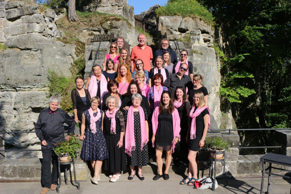 Sbor My Gospel / Sbor My Gospel v areálu hradu Valdštejn  / Autor fotografie: Adéla Gážiová 