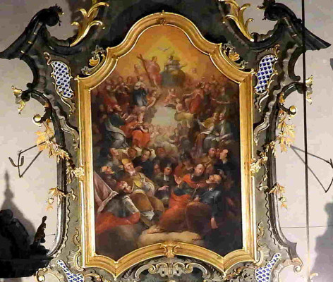 interiér kostela Všech Svatých Hředle / obraz Všech Svatých na hlavním oltáři / Autor fotografie: Jana a Lubomír Buňkovi