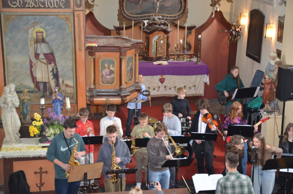 Bžany-Hradiště, kostel sv. Vavřince