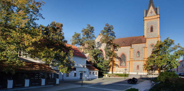 Kostel sv. Jana Nepomuckého na Hluboké