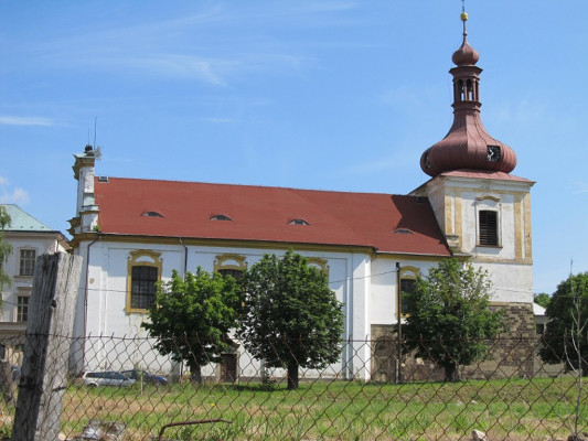 Kostomlaty pod Milešovkou, kostel sv. Vavřince
