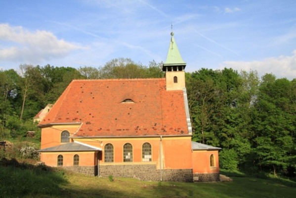 Malečov-Čeřeniště, kostel Panny Marie Pomocnice křesťanů