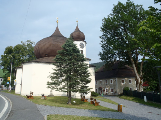 Kostel Panny Marie Pomocnice / Kostel Panny Marie Pomocnice v centru Železné Rudy.  / Autor fotografie: Radek Gális