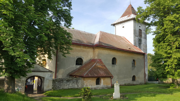 Kostel sv. Bartoloměje v Žandově / Severní strana kostela