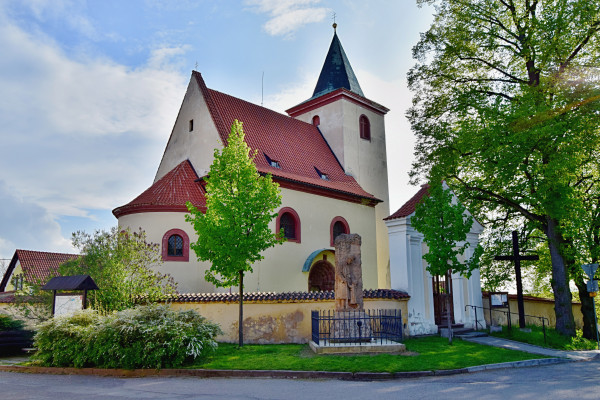 Hrusice, Kostel sv. Václava